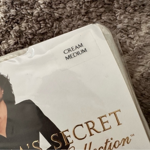 NWT Victorias Secret Signature Gold Collection Sheer Vitality Shaper Cream Med - Picture 3 of 5